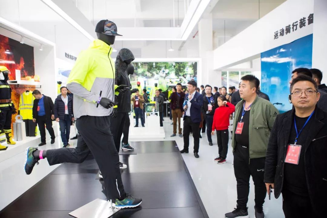 2275b6f2a423de1962a53b3c80506a97