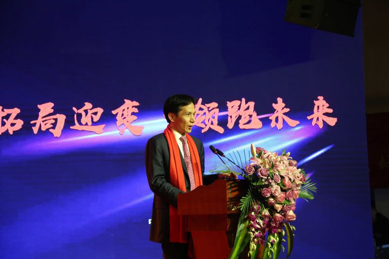 胡智彪：智造色彩斑斓的光学世界